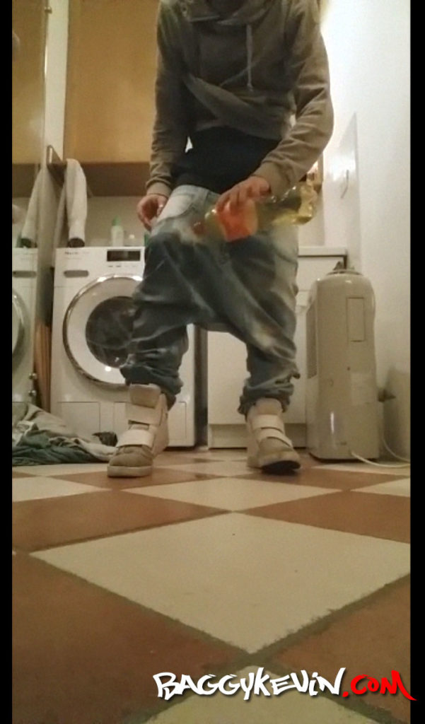 Cumonjeans gettin wet