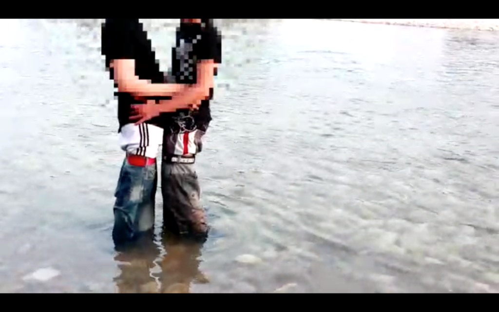 Cumonjeans gettin wet with friend