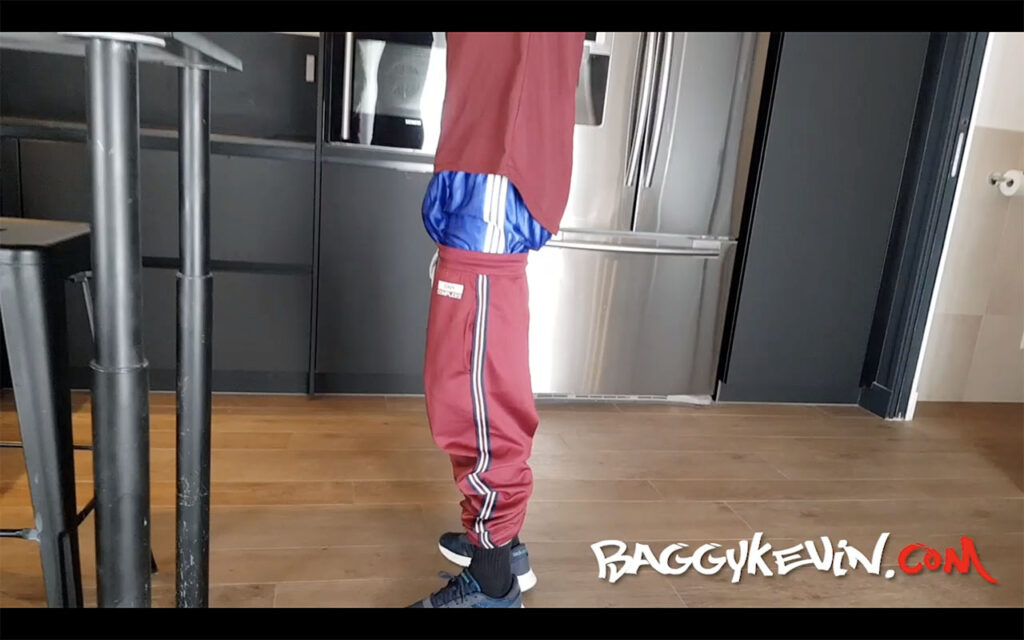 Baggykevin in trackpants
