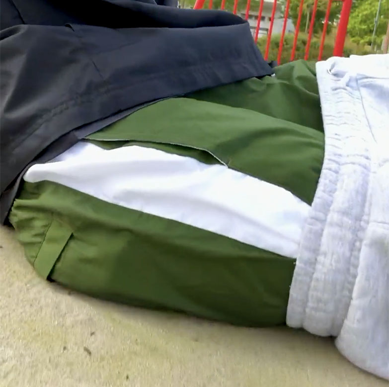 Rsagging trackpants sag